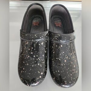 Dansko Pro XP Womens Leather Clogs Black/Gold Glitter Sz 8